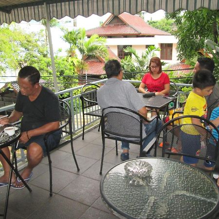 Bamboo Inn Hotel & Cafe Jakarta Exteriör bild