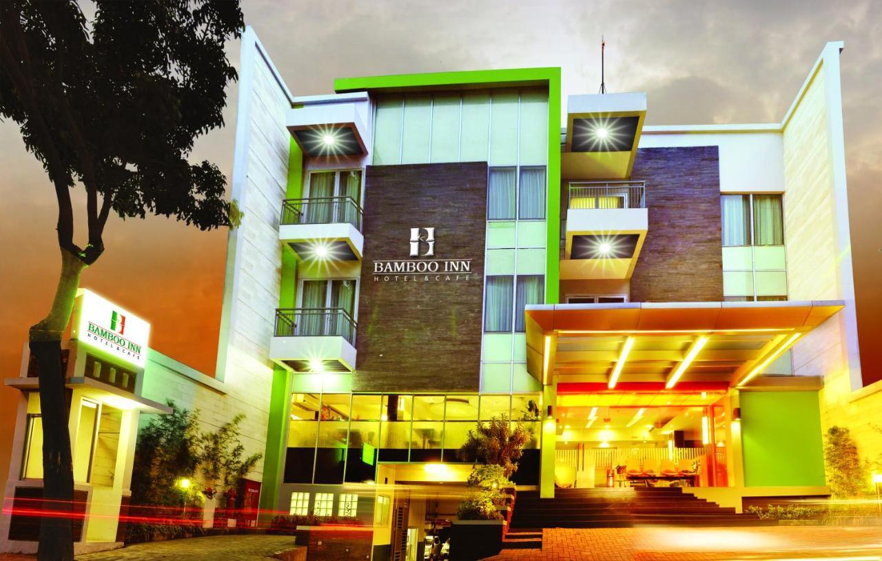 Bamboo Inn Hotel & Cafe Jakarta Exteriör bild