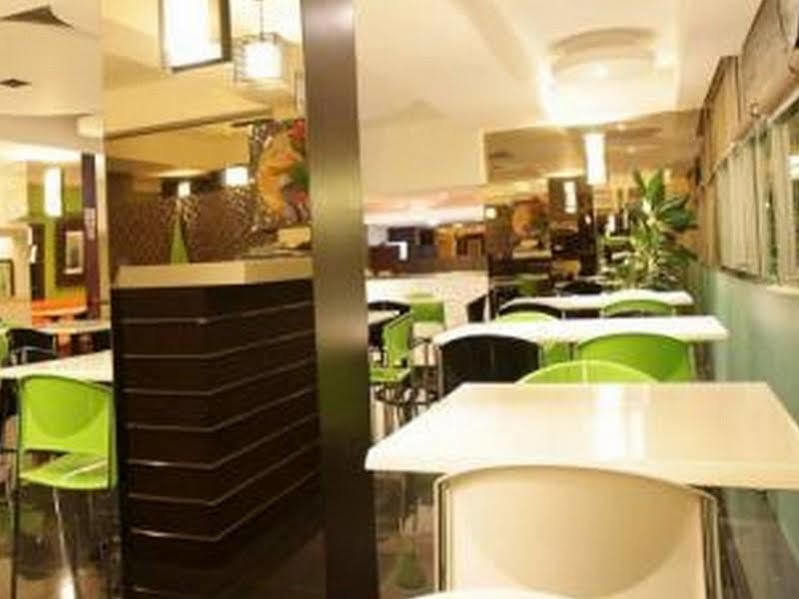 Bamboo Inn Hotel & Cafe Jakarta Exteriör bild